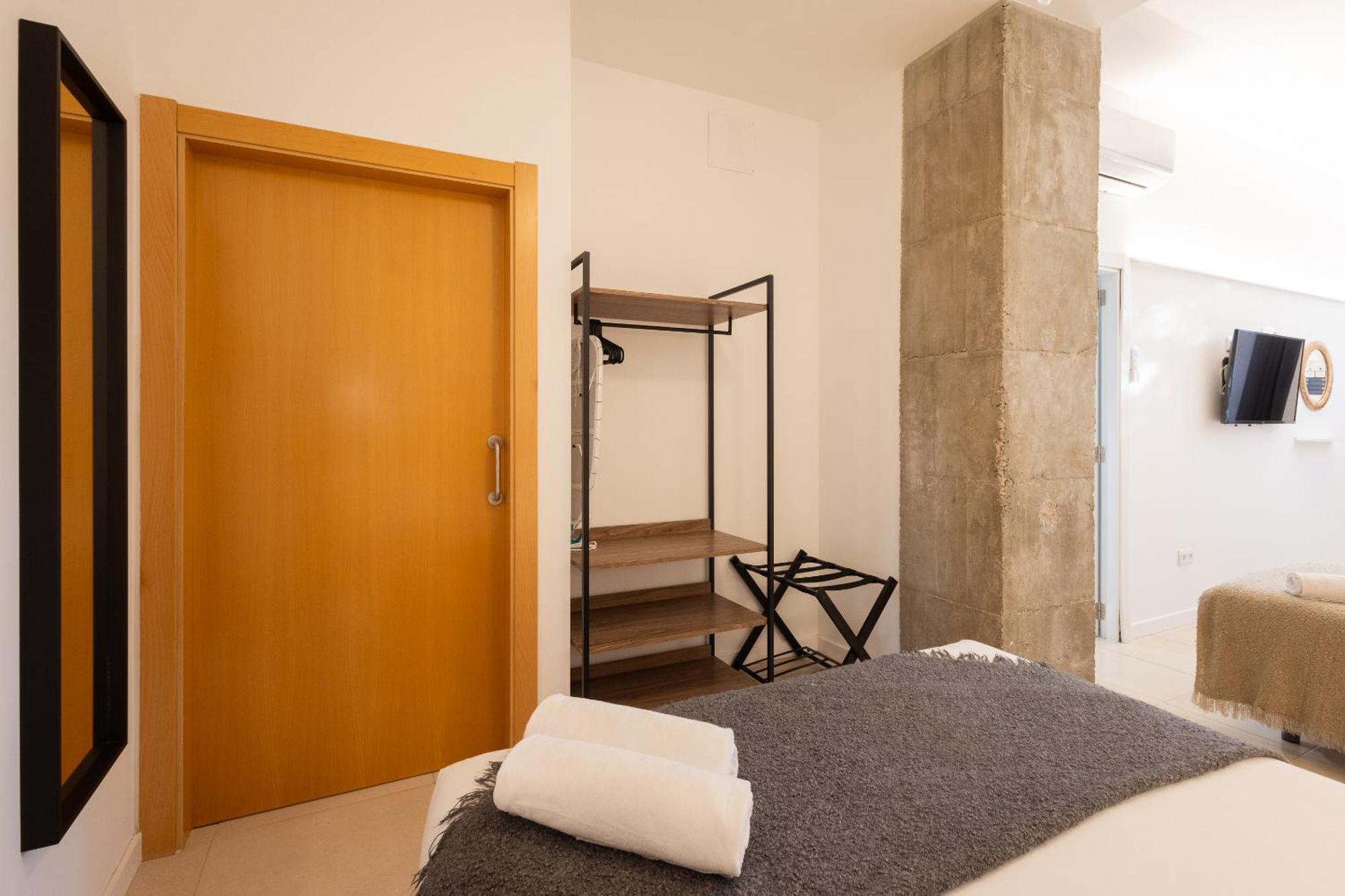 Florit Flats - The Pitiusas Rooms Valencia Exterior photo